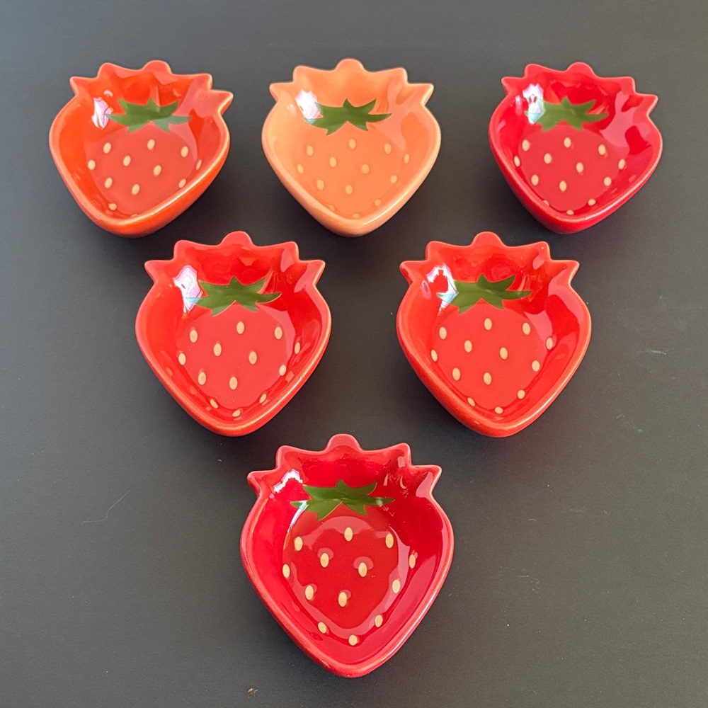 Danica Jubilee Strawberry Shaped Ceramic Pinch Bowls Set